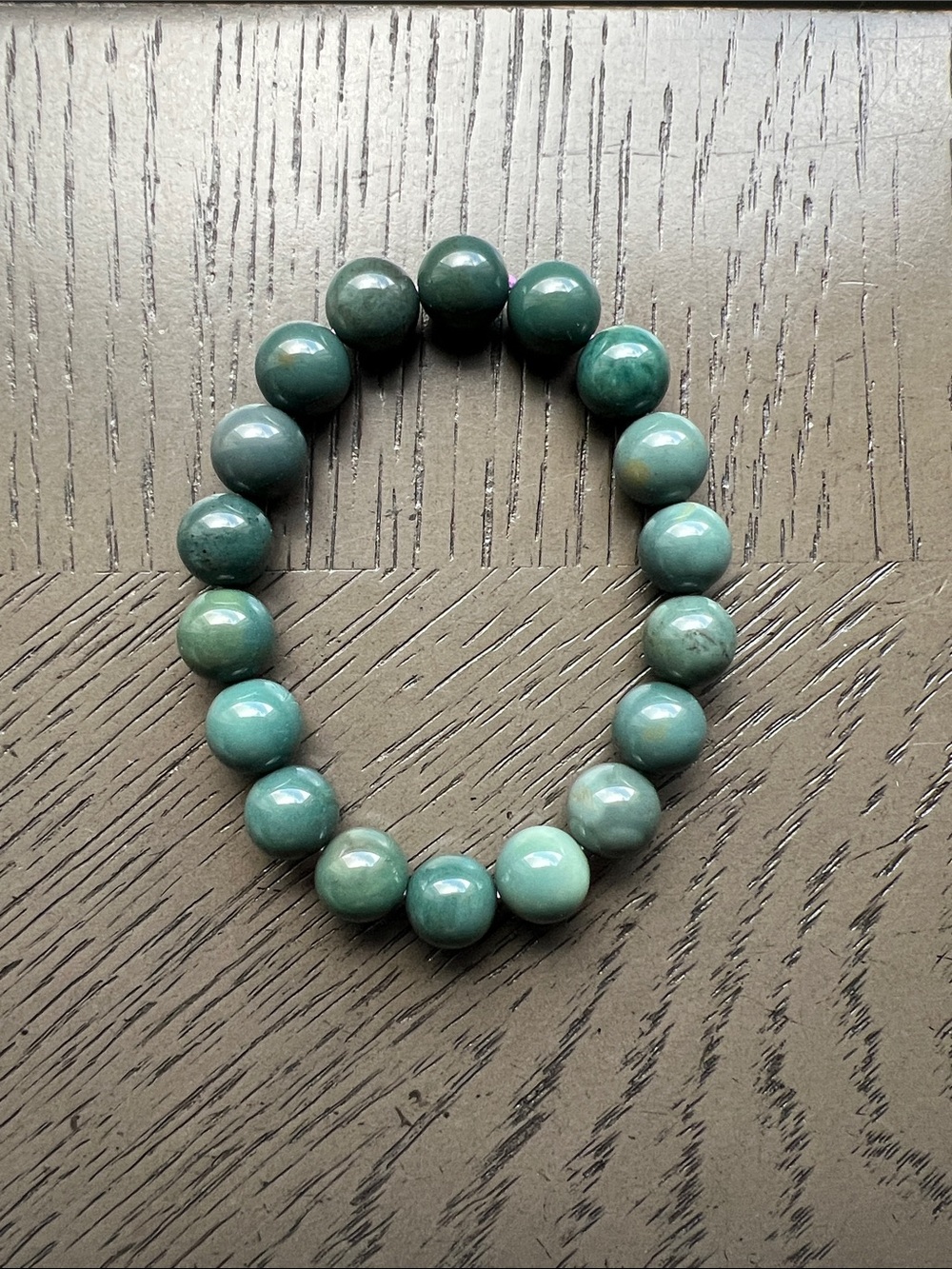 Green Alashan agate bracelet 11mm SIZE 7’ - Picture 2 of 2